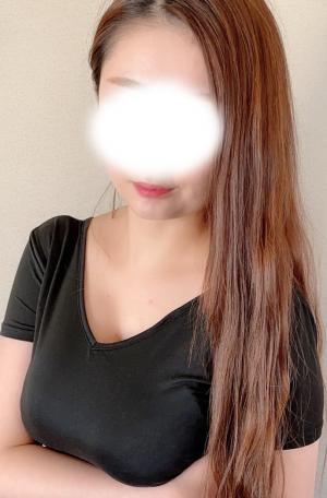 新人まりな