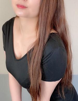 新人まりな